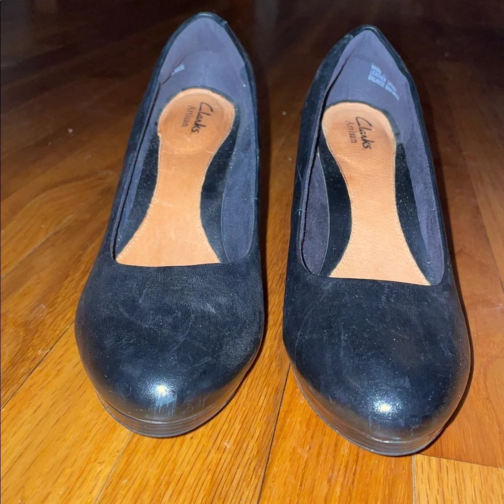 Clark’s Active Air Artisan Black Leather Women's Heels/Pumps. Size 9 Wide.